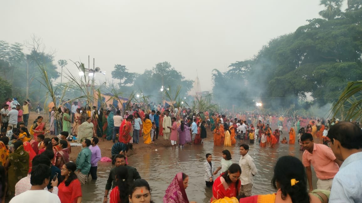 पलामू में धूमधाम से संपन्न हुआ छठ महापर्व पलामू में धूमधाम से संपन्न हुआ छठ महापर्व