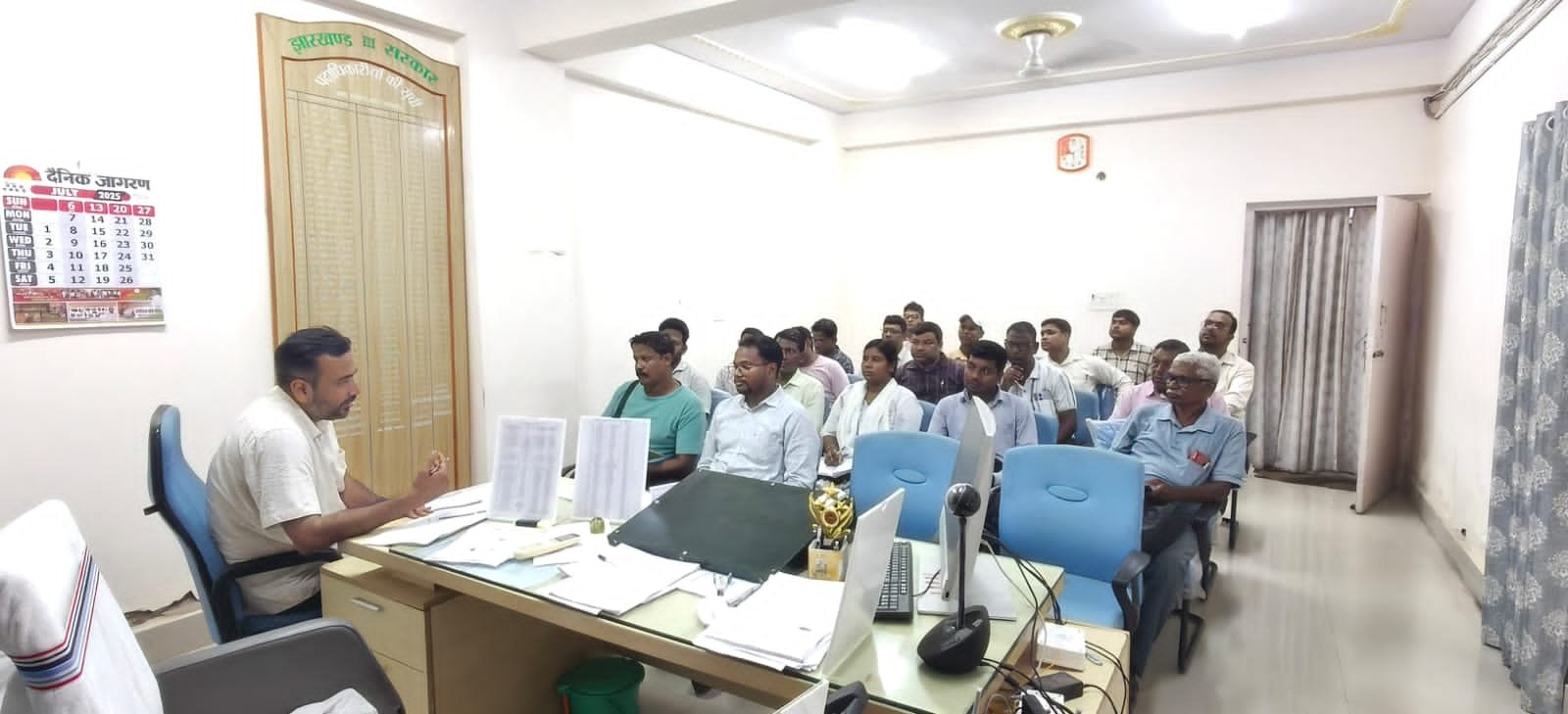 जिला समन्वक ने आवास योजना को लेकर की समीक्षा बैठक जिला समन्वक ने आवास योजना को लेकर की समीक्षा बैठक