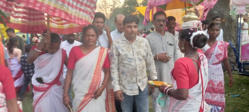 तुंजो गांव में कार्तिक जतरा का पारंपरिक आयोजन, खोड़हा दलों ने बिखेरा लोकसंस्कृति का रंग तुंजो गांव में कार्तिक जतरा का पारंपरिक आयोजन, खोड़हा दलों ने बिखेरा लोकसंस्कृति का रंग