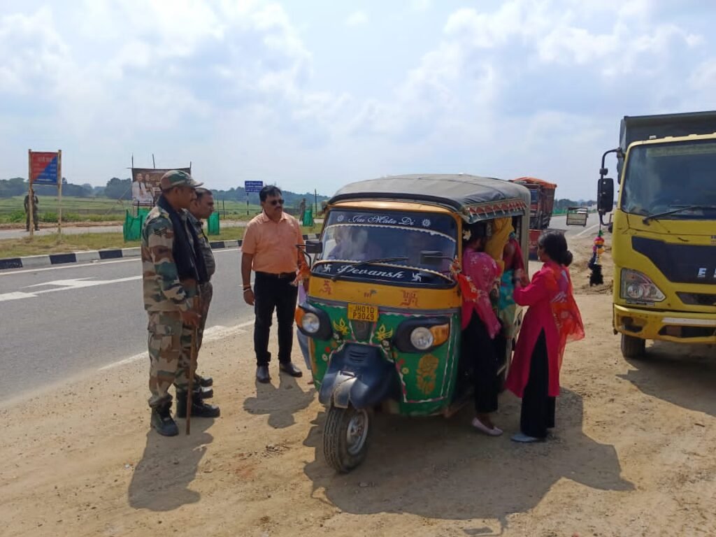 सड़क सुरक्षा अभियान: 85 से अधिक लोगों पर लगा जुर्माना,