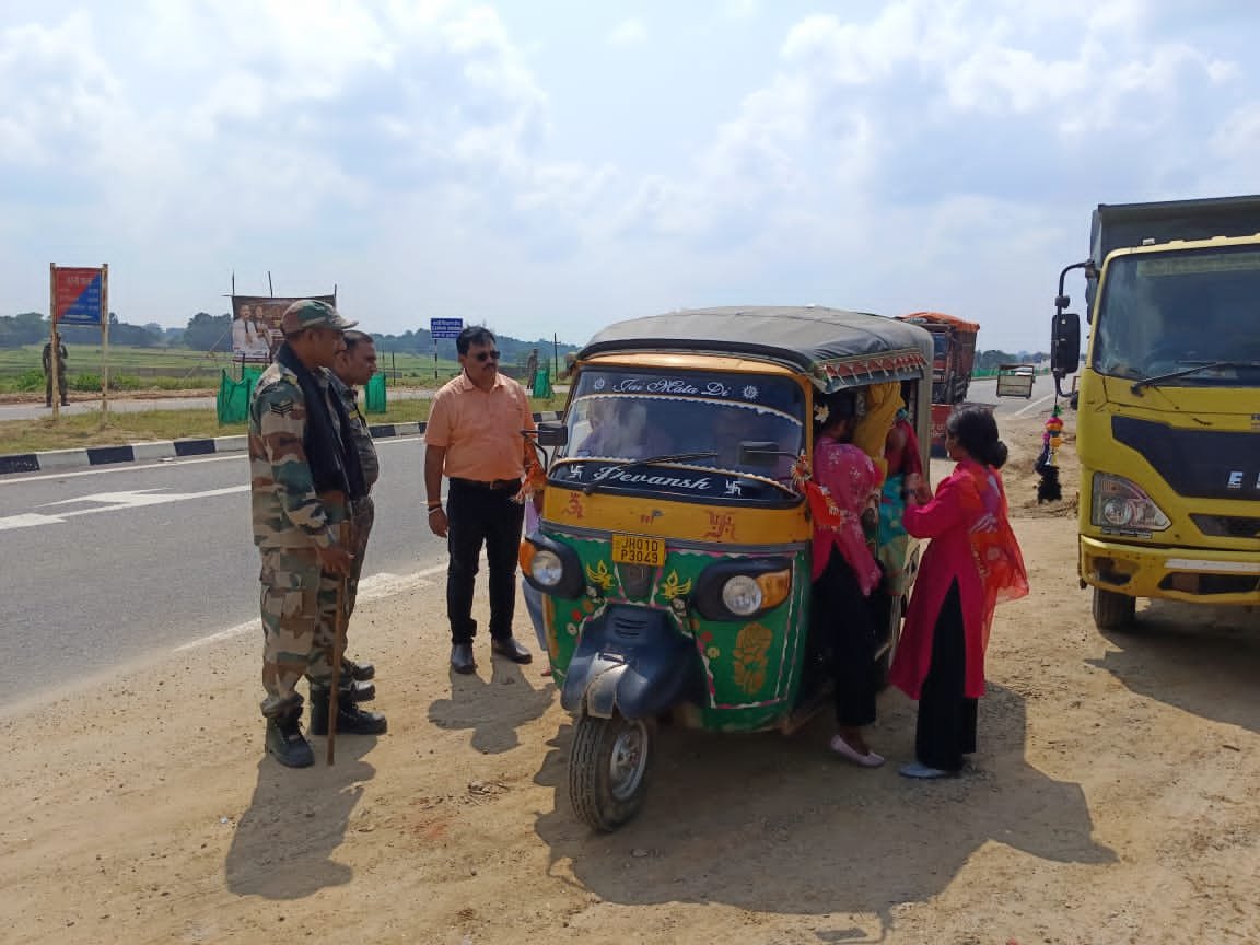 सड़क सुरक्षा अभियान: 85 से अधिक लोगों पर लगा जुर्माना, सड़क सुरक्षा अभियान: 85 से अधिक लोगों पर लगा जुर्माना,