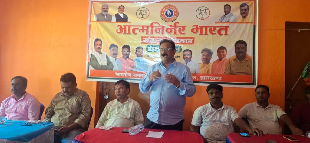 खाना बनाने के क्रम लगी घर में आग,लाखों का नुकसान खाना बनाने के क्रम लगी घर में आग,लाखों का नुकसान