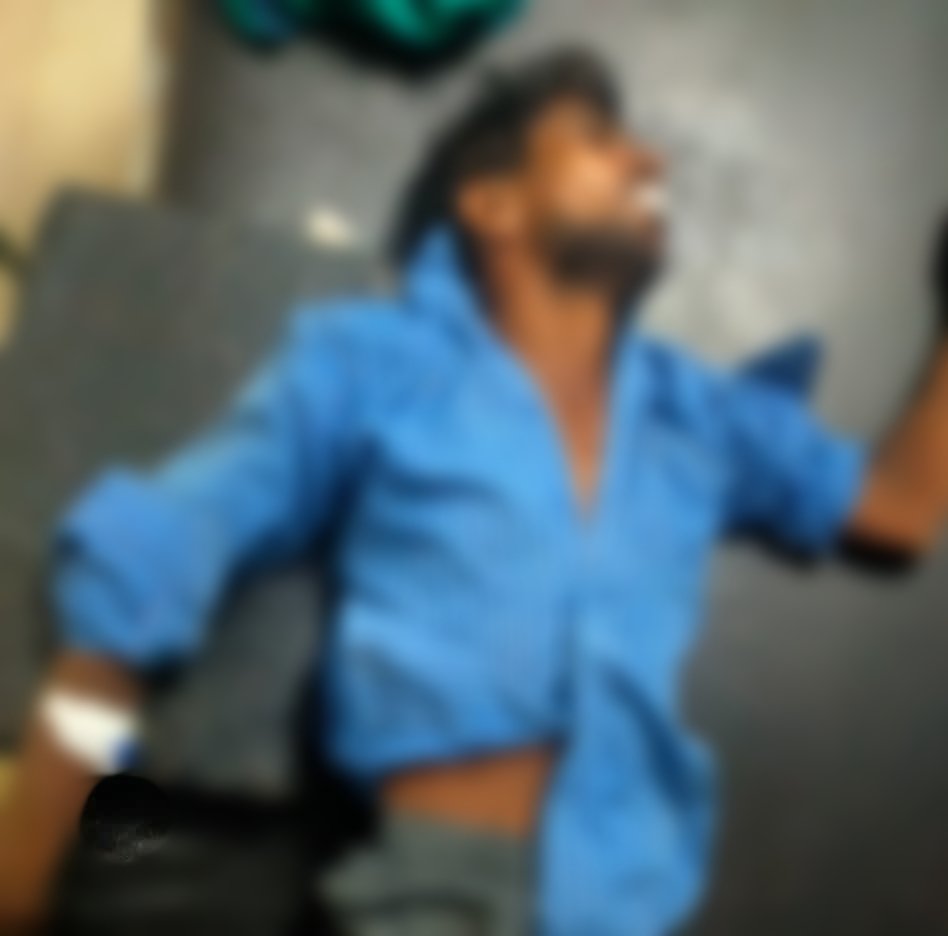 नशे की हालत में गिरा पड़ा व्यक्ति को प्रशासन ने पहुंचाया अस्पताल,ईलाज के दौरान हुई मौत नशे की हालत में गिरा पड़ा व्यक्ति को प्रशासन ने पहुंचाया अस्पताल,ईलाज के दौरान हुई मौत