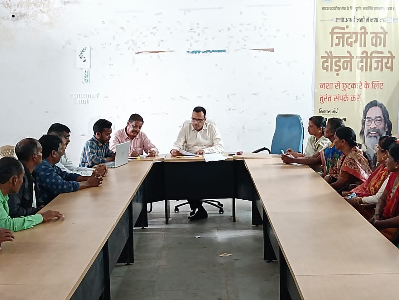12 जन वितरण प्रणाली दुकानदारों से मांगा गया पर स्पष्टीकरण 12 जन वितरण प्रणाली दुकानदारों से मांगा गया पर स्पष्टीकरण