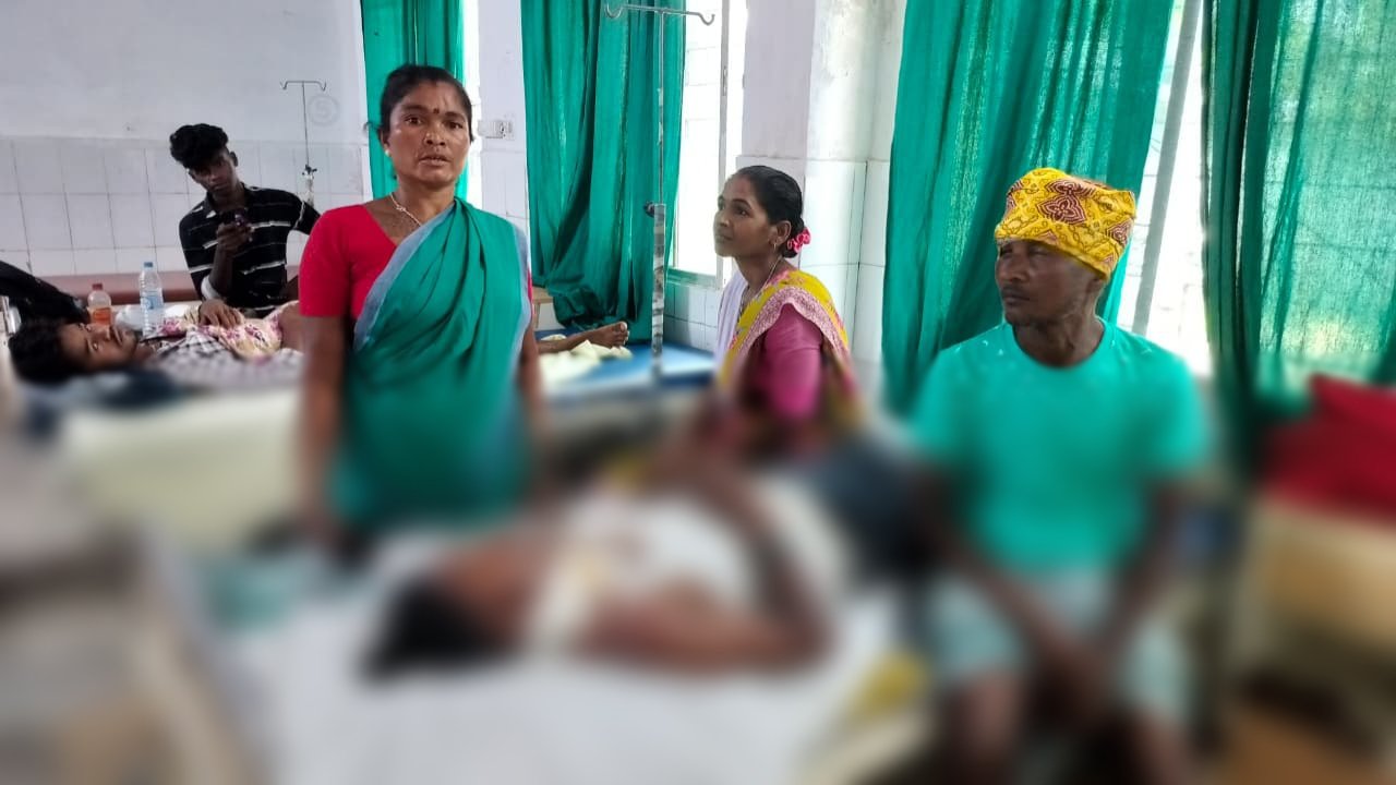 सड़क हादसे में युवक गंभीर, हायर सेंटर रेफर।
