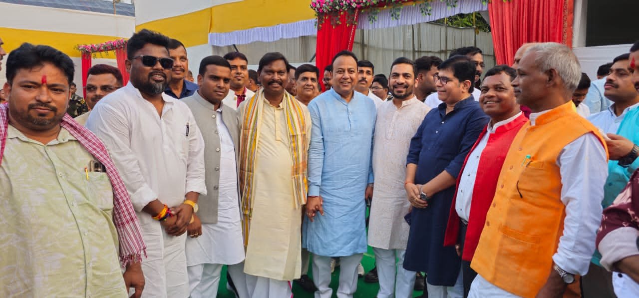 पूर्व सीएम अर्जुन मुंडा के यहां महाप्रसाद कार्यक्रम में हजारों हुए शामिल