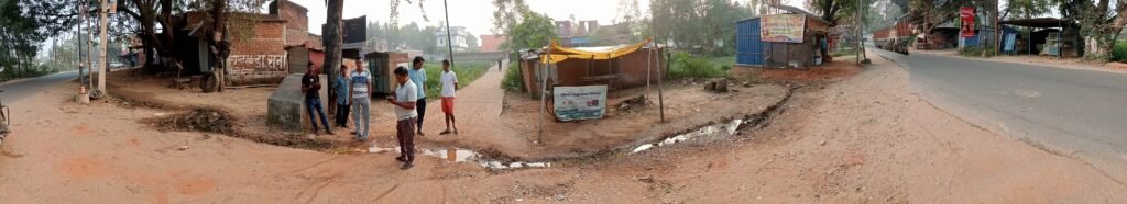 सड़क पर बह रहा नाली का गंदा पानी, छठ पर्व में बढ़ी लोगों की परेशानी