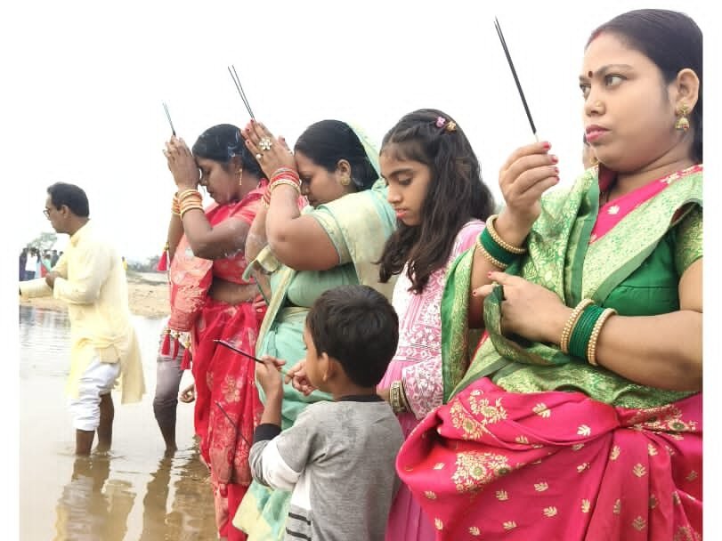गोमिया क्षेत्र में लोक आस्था का महापर्व छठ पूजा धूमधाम एवं हर्षोल्लास के साथ सम्पन्न गोमिया क्षेत्र में लोक आस्था का महापर्व छठ पूजा धूमधाम एवं हर्षोल्लास के साथ सम्पन्न