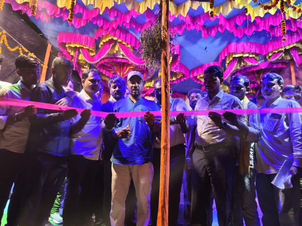 झामुमो प्रखंड अध्यक्ष ने दीप प्रज्वलित एवं फीता काटकर सांस्कृतिक कार्यक्रम का किया उद्घाटन झामुमो प्रखंड अध्यक्ष ने दीप प्रज्वलित एवं फीता काटकर सांस्कृतिक कार्यक्रम का किया उद्घाटन
