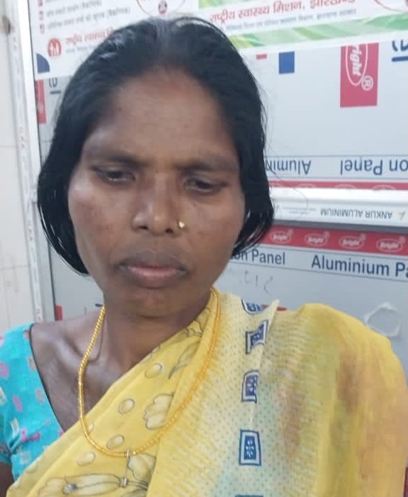 दो पक्षों के बीच जमीन विवाद में चली तीर, देखने गई महिला घायल दो पक्षों के बीच जमीन विवाद में चली तीर, देखने गई महिला घायल