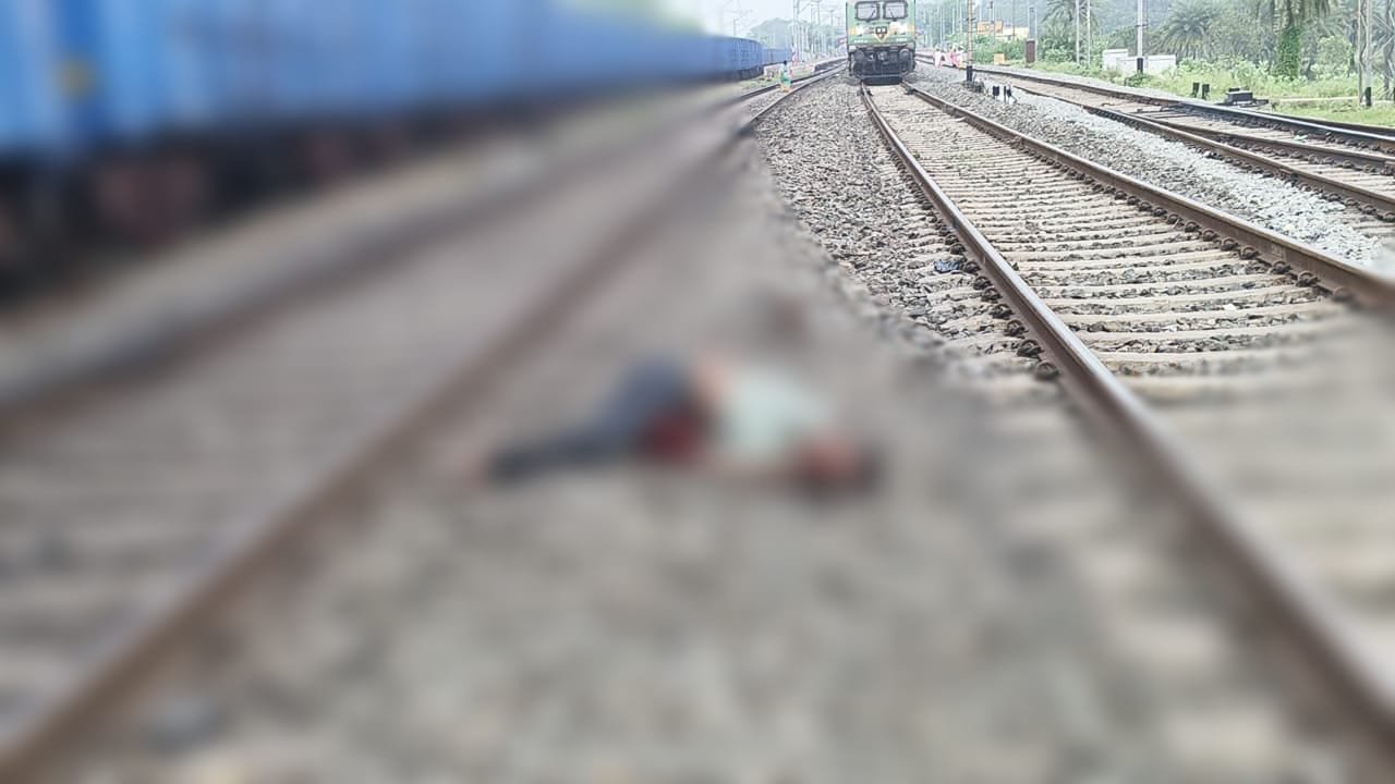 गुमानी स्टेशन के पास ट्रेन से कटकर युवक की मौत गुमानी स्टेशन के पास ट्रेन से कटकर युवक की मौत