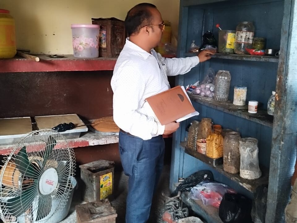 रेहला व बी मोड़ के कई प्रतिष्ठानों का एफएसओ ने किया औचक निरीक्षण,कलेक्ट किये खाने के सैम्पल रेहला व बी मोड़ के कई प्रतिष्ठानों का एफएसओ ने किया औचक निरीक्षण,कलेक्ट किये खाने के सैम्पल