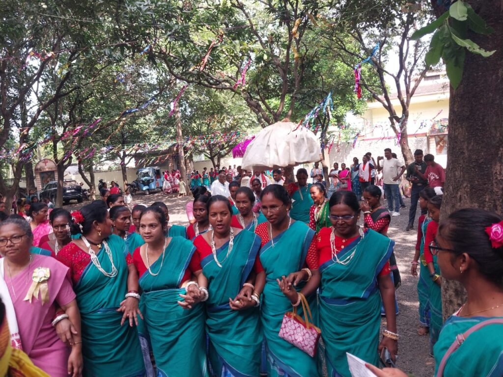 धुमधाम के साथ मनाया गया होली क्रोस धर्म बहनों का स्वर्ण जयंती