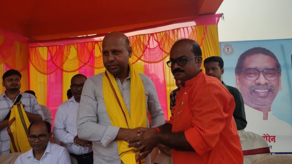 राजमहल विधायक एम.टी. राजा ने छठ पूजा पर घाटों का किया निरीक्षण राजमहल विधायक एम.टी. राजा ने छठ पूजा पर घाटों का किया निरीक्षण