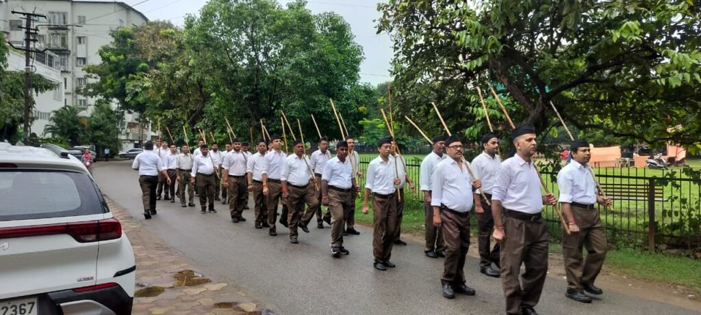 विजयादशमी पर शहर के विभिन्न क्षेत्रों में संघ का शताब्दी वर्ष मना। विजयादशमी पर शहर के विभिन्न क्षेत्रों में संघ का शताब्दी वर्ष मना।