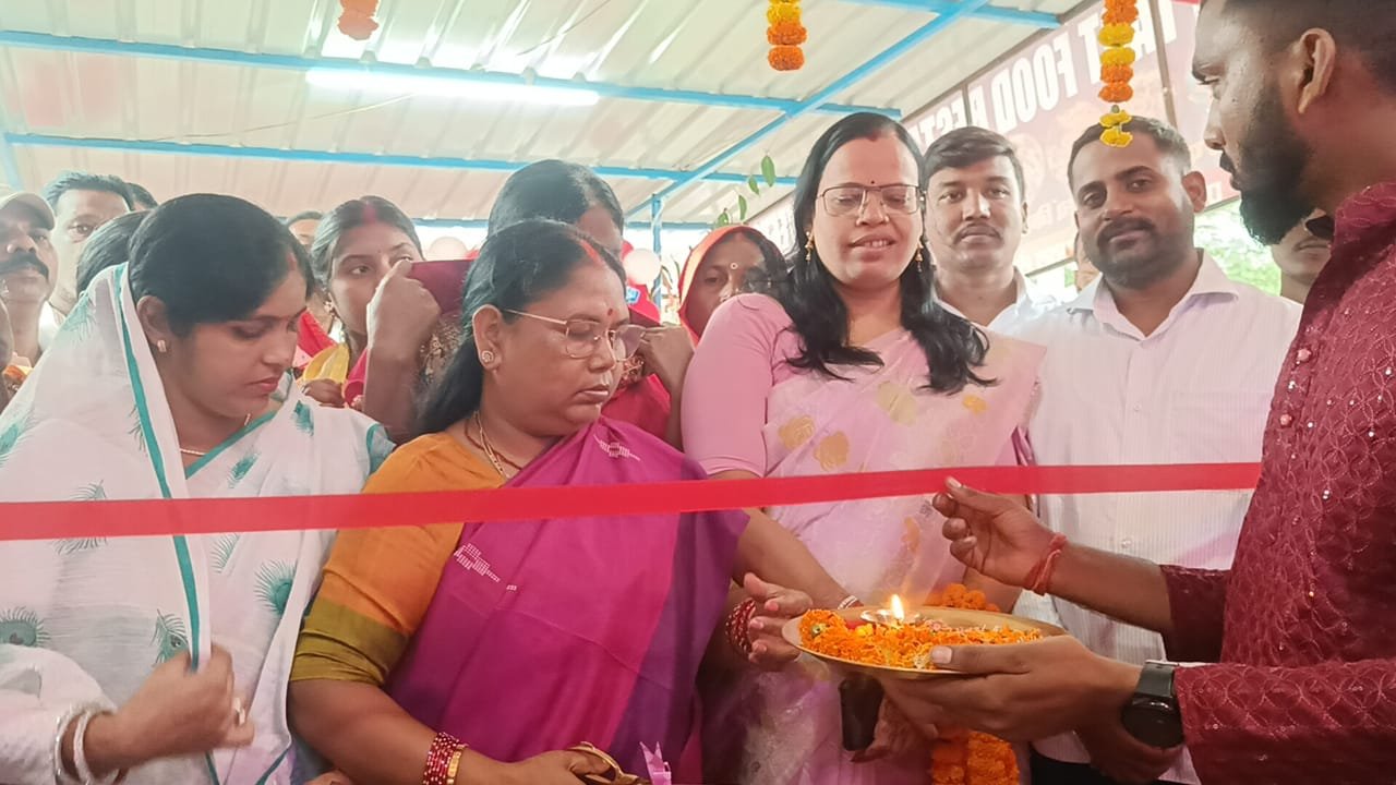 स्पाइसी फास्टफूड रेस्टोरेंट एंड स्वीट्स का भव्य शुभारंभ स्पाइसी फास्टफूड रेस्टोरेंट एंड स्वीट्स का भव्य शुभारंभ