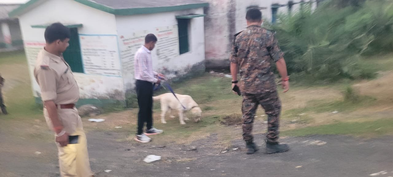 खोजी कुत्ता को लेकर पहुंचा घटनास्थल,नहीं मिला कोई सुराग