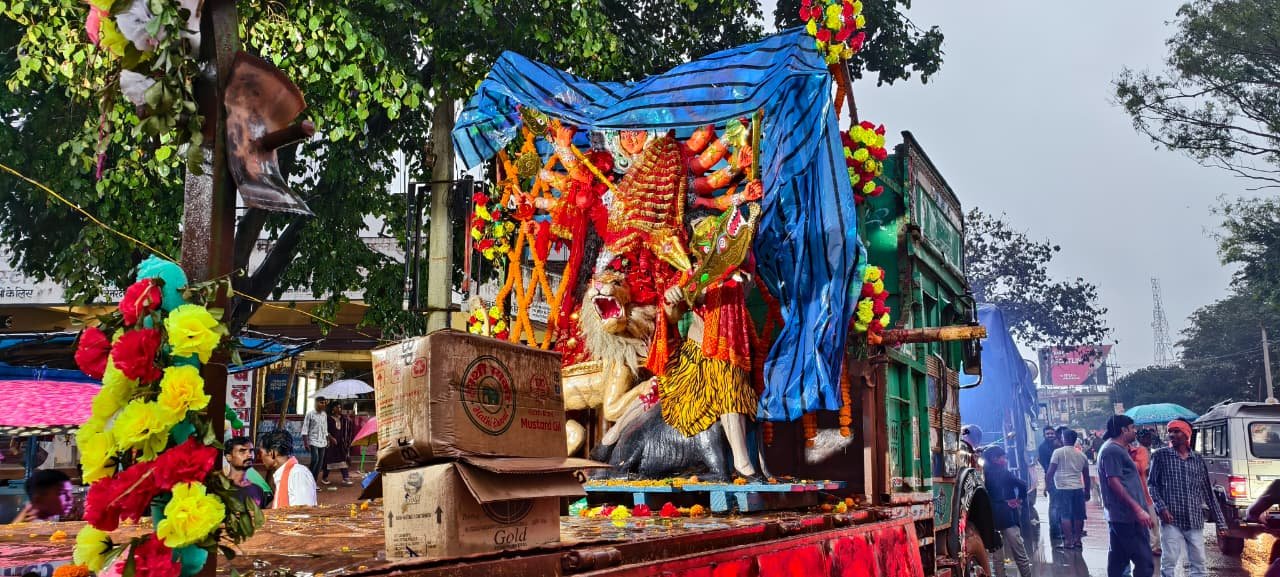 घाघरा चांदनी चौक दुर्गा पूजा समिति ने नम आंखों से मां दुर्गा को दी विदाई घाघरा चांदनी चौक दुर्गा पूजा समिति ने नम आंखों से मां दुर्गा को दी विदाई