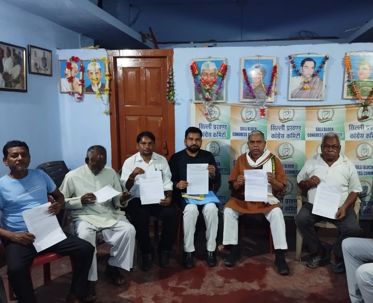 सिल्ली प्रखंड कांग्रेस ने वोट चोरी हस्ताक्षर अभियान की शुरुआत की सिल्ली प्रखंड कांग्रेस ने वोट चोरी हस्ताक्षर अभियान की शुरुआत की