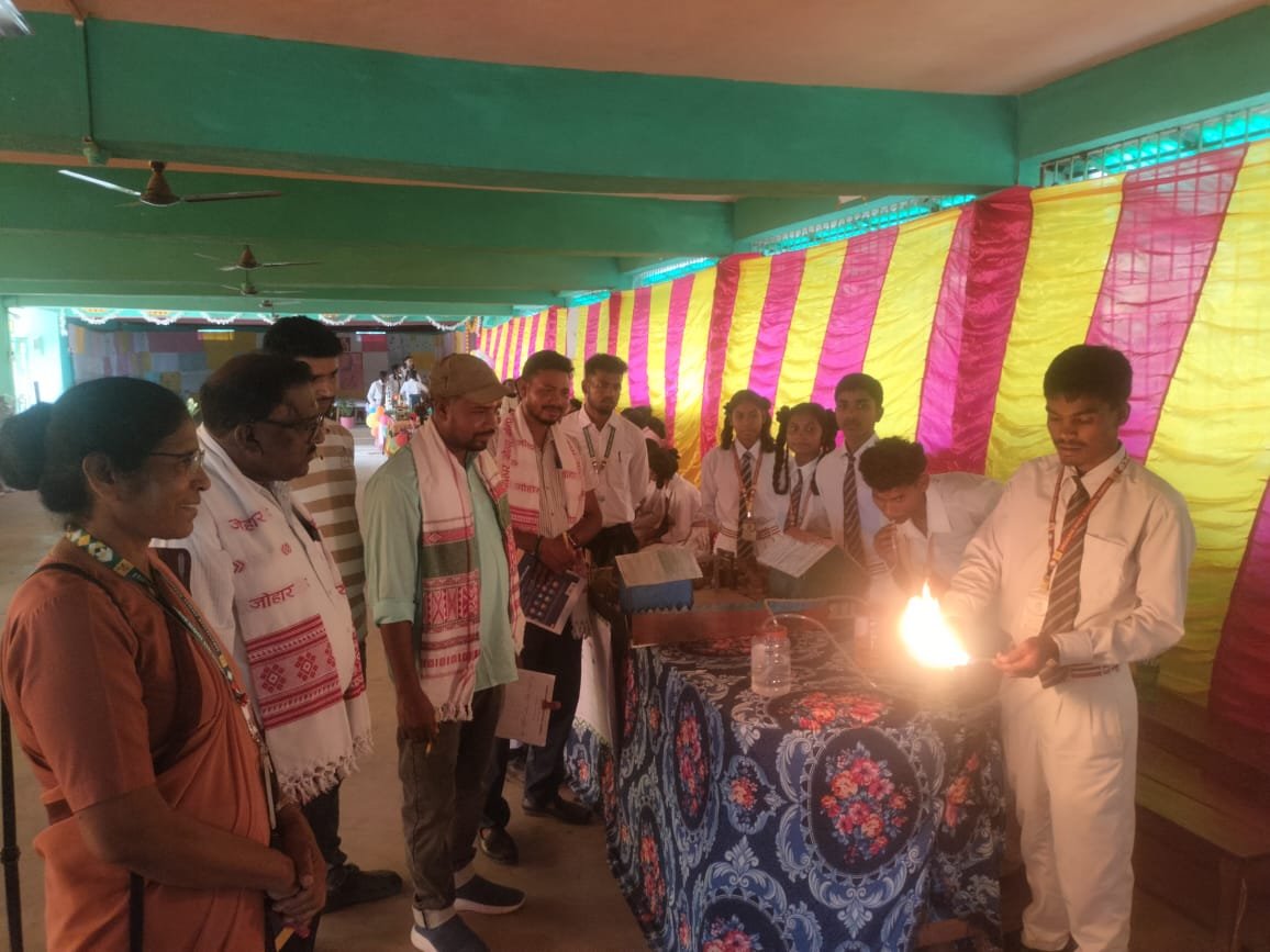 उसलाईन हाई स्कूल कुंडली मैं वार्षिक विज्ञान प्रदर्शनी,छात्रों ने दिखाई अपनी प्रतिभा उसलाईन हाई स्कूल कुंडली मैं वार्षिक विज्ञान प्रदर्शनी,छात्रों ने दिखाई अपनी प्रतिभा