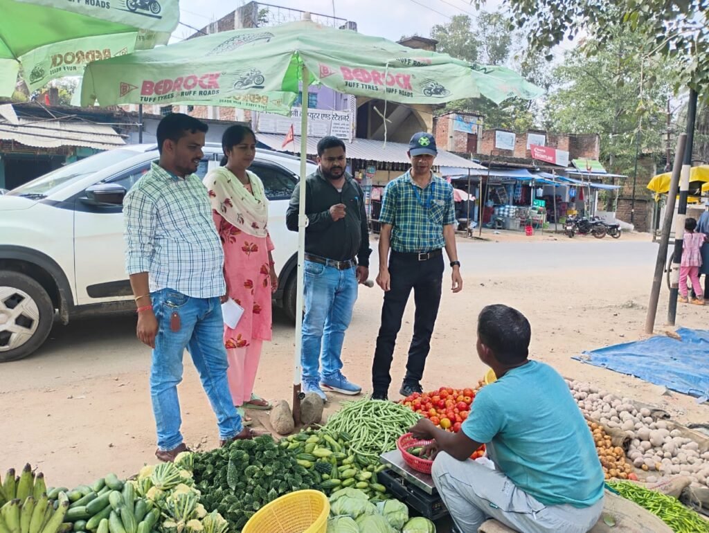 लातेहार:पर्व-त्योहार से पहले खाद्य सुरक्षा जांच अभियान तेज,पुराना आलू नया बनाने की जांच लातेहार:पर्व-त्योहार से पहले खाद्य सुरक्षा जांच अभियान तेज,पुराना आलू नया बनाने की जांच