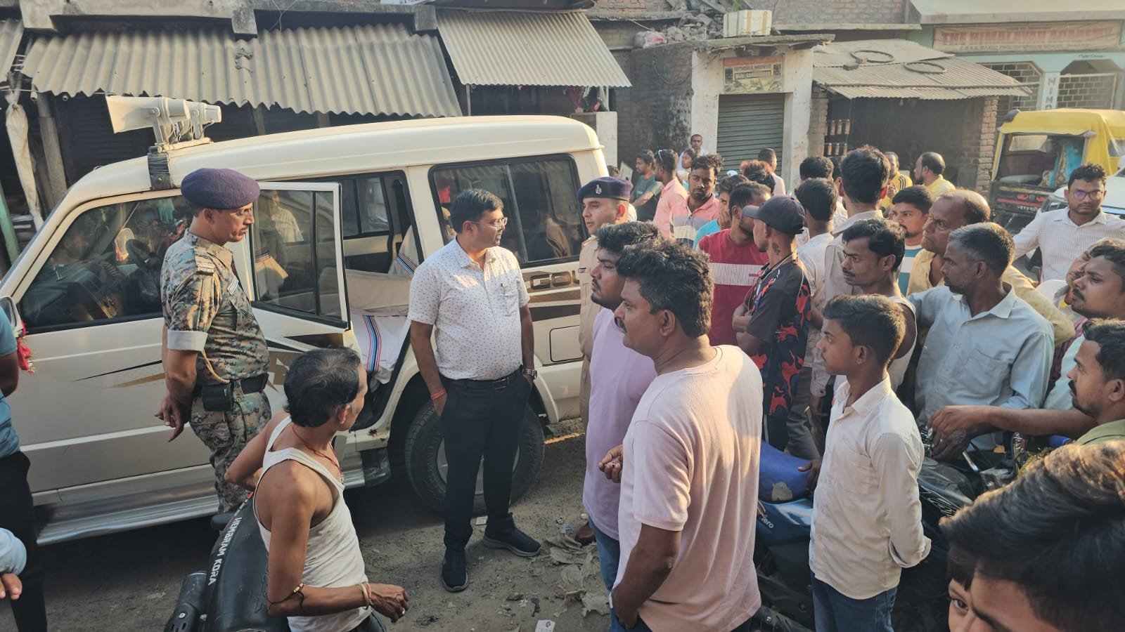 मेहरमा में फर्जी आधार कार्ड बनाने का आरोप – प्रशासन की छापेमारी,सीएसपी संचालक फरार मेहरमा में फर्जी आधार कार्ड बनाने का आरोप – प्रशासन की छापेमारी,सीएसपी संचालक फरार
