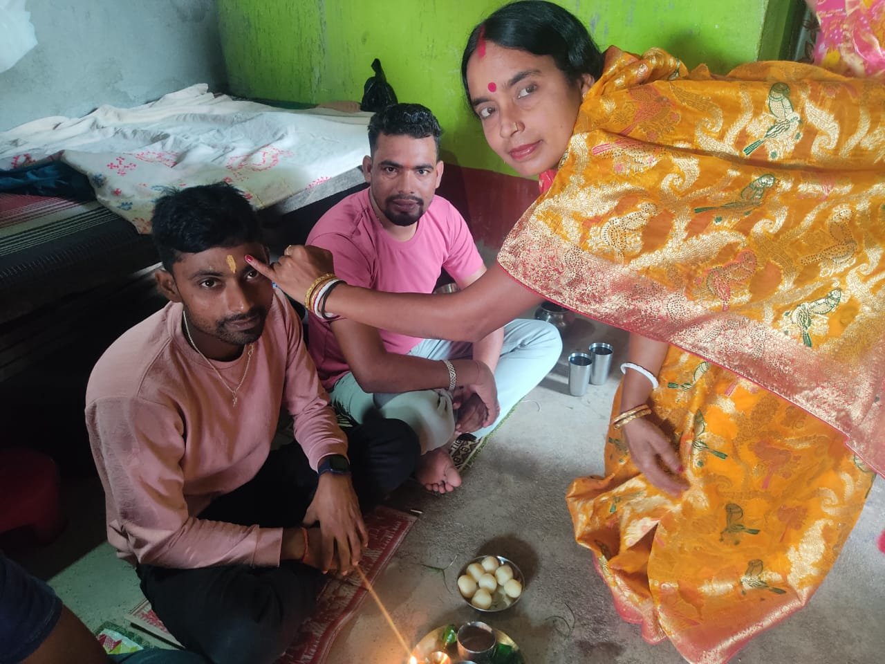 बरहरवा सहित ग्रामीण क्षेत्रों में श्रद्धा और उत्साह के साथ मनाया गया भैया दूज पर्व बरहरवा सहित ग्रामीण क्षेत्रों में श्रद्धा और उत्साह के साथ मनाया गया भैया दूज पर्व