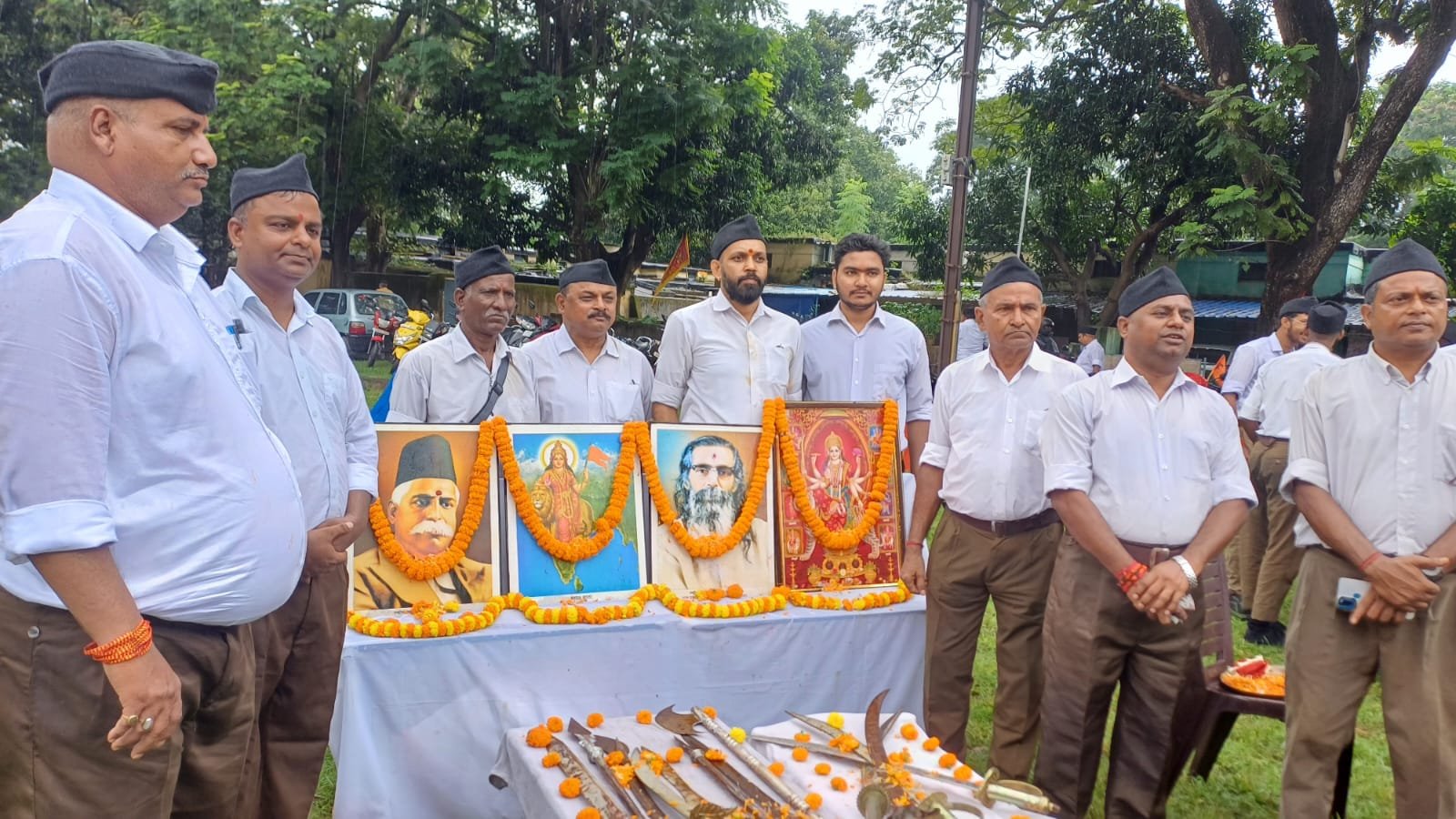 विजयादशमी पर शहर के विभिन्न क्षेत्रों में संघ का शताब्दी वर्ष मना। विजयादशमी पर शहर के विभिन्न क्षेत्रों में संघ का शताब्दी वर्ष मना।