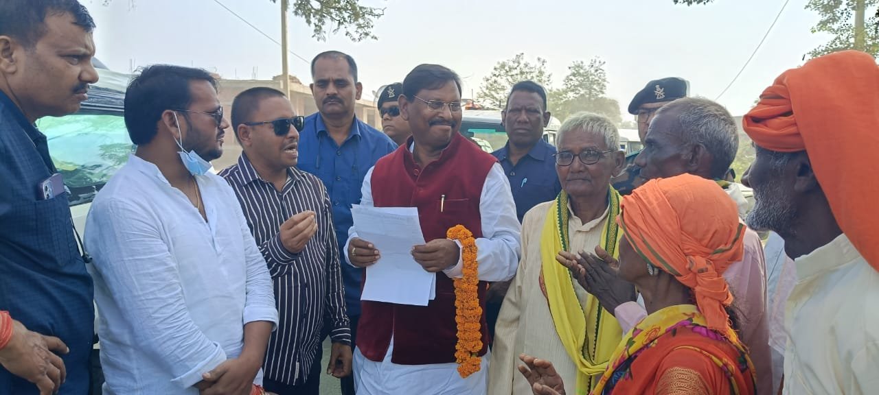 पूर्व मुख्यमंत्री अर्जुन मुंडा का सतबरवा में कार्यकर्ताओं ने किया गर्मजोशी से स्वागत पूर्व मुख्यमंत्री अर्जुन मुंडा का सतबरवा में कार्यकर्ताओं ने किया गर्मजोशी से स्वागत