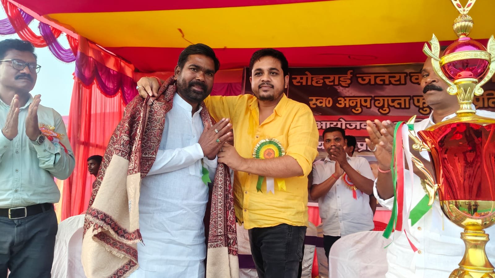 सोहराई जतरा के शुभ अवसर पर स्व. अनूप गुप्ता स्मृति पांच दिवसीय फुटबॉल टूर्नामेंट का भव्य समापन