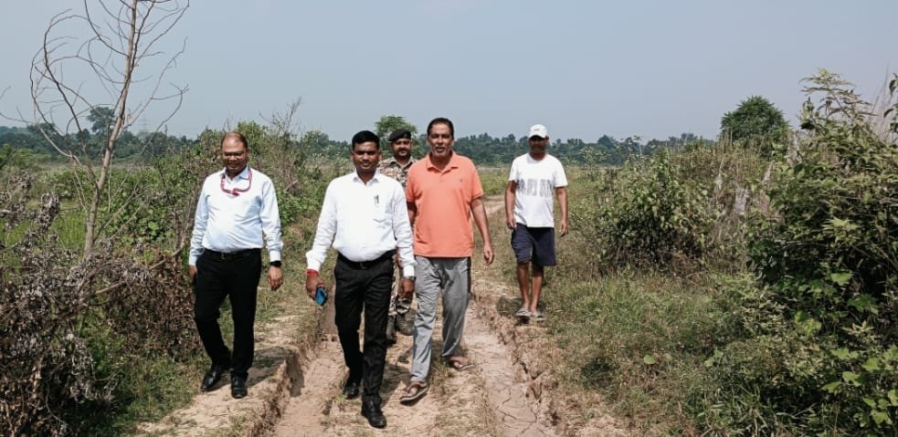 तेनुघाट छठ घाट का किया निरीक्षण, सड़क मरम्मती का काम होगा पूजा से पहले तेनुघाट छठ घाट का किया निरीक्षण, सड़क मरम्मती का काम होगा पूजा से पहले