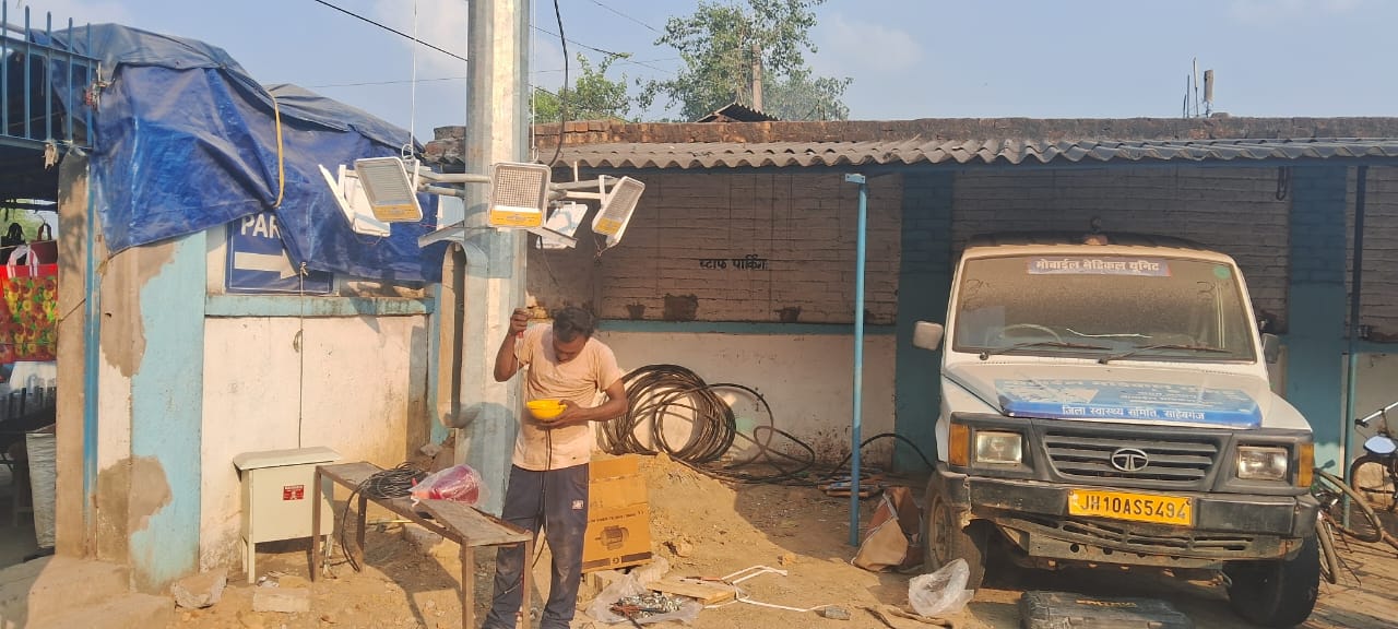 जिप अध्यक्ष के पहल से एनटीपीसी द्वारा 4 जगह लगाई जा रहीं है हाई मास्क लाइट