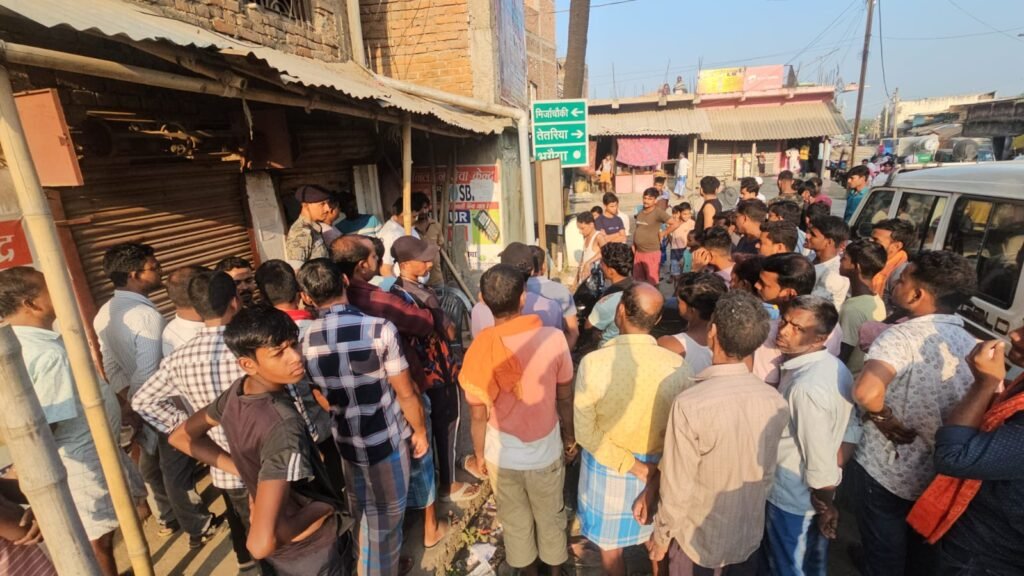 मेहरमा में फर्जी आधार कार्ड बनाने का आरोप – प्रशासन की छापेमारी,सीएसपी संचालक फरार