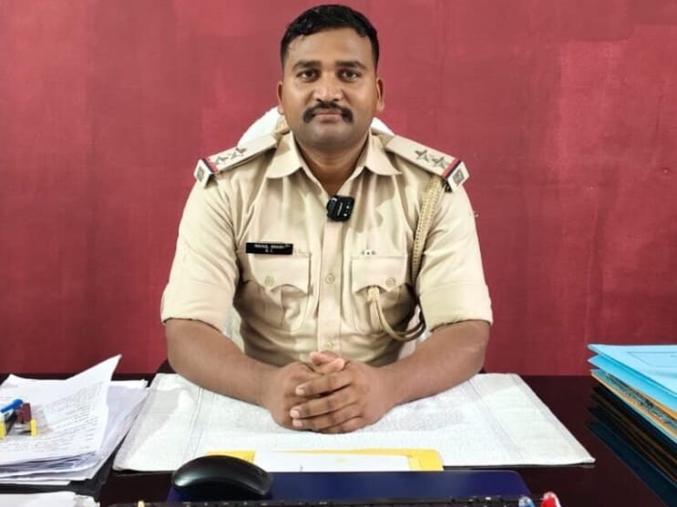 विजयदशमी पर्व पर थाना प्रभारी ने दिया सामाजिक बुराइयों के अंत का संदेश विजयदशमी पर्व पर थाना प्रभारी ने दिया सामाजिक बुराइयों के अंत का संदेश