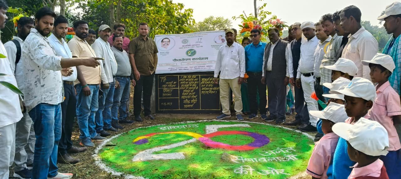 झारखंड राज्य स्थापना दिवस पर अमृत सरोवर झिमोली में विशेष कार्यक्रम,जल संरक्षण का लिया संकल्प झारखंड राज्य स्थापना दिवस पर अमृत सरोवर झिमोली में विशेष कार्यक्रम,जल संरक्षण का लिया संकल्प