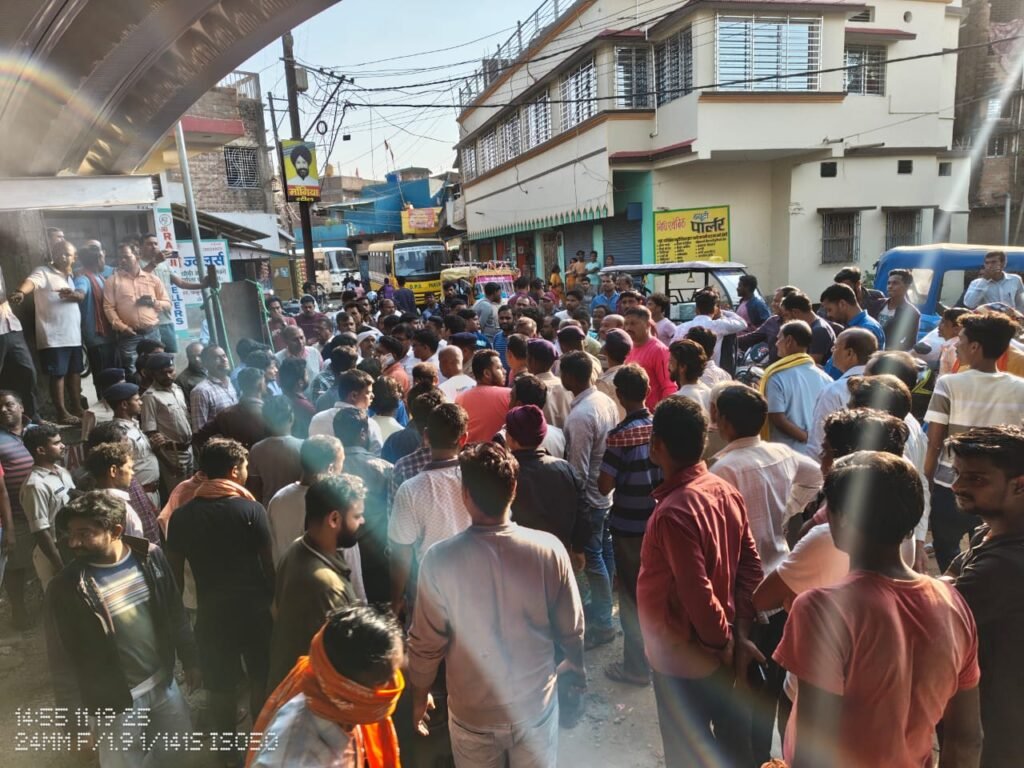 बरहरवा:अंडरपास जाम, रेलवे पर मनमानी का आरोप,चार घंटे तक ठप रहा आवागमन
