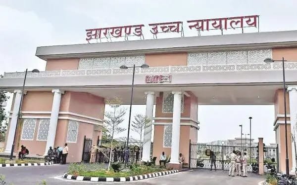 छठ पर्व के दौरान तालाबों में डूबने से हुई मौत पर झारखंड हाईकोर्ट ने लिया स्वतः संज्ञान, राज्य सरकार और नगर निगम से मांगा जवाब