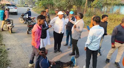 सांसद कालीचरण सिंह ने दिखाई संवेदनशीलता, सड़क हादसे में घायल युवक को खुद पहुँचाया अस्पताल सांसद कालीचरण सिंह ने दिखाई संवेदनशीलता, सड़क हादसे में घायल युवक को खुद पहुँचाया अस्पताल