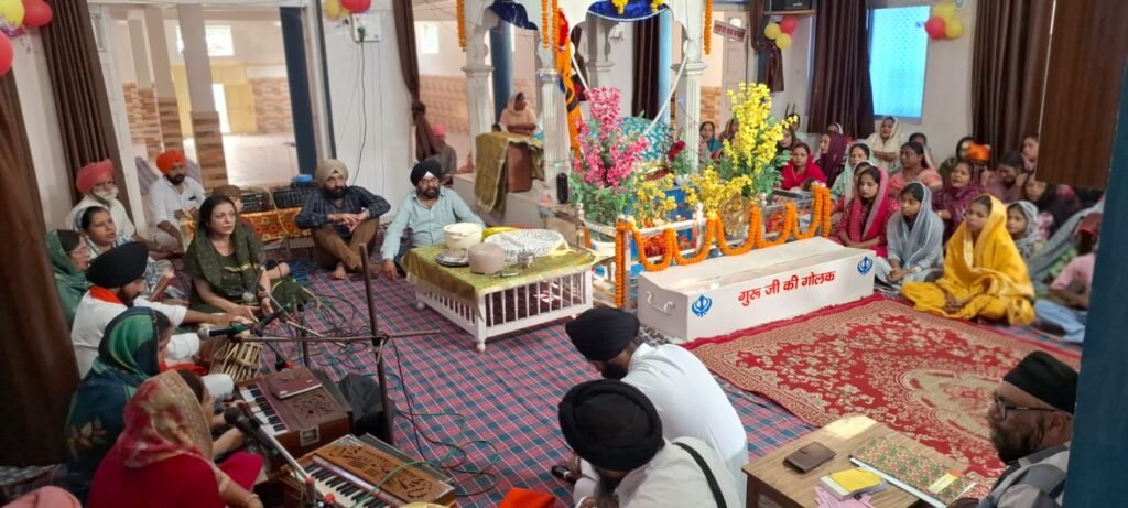 गोमिया गुरुद्वारा साहिब में गुरुनानक देव जी का प्रकाश पर्व धूमधाम से मनाया गया गोमिया गुरुद्वारा साहिब में गुरुनानक देव जी का प्रकाश पर्व धूमधाम से मनाया गया