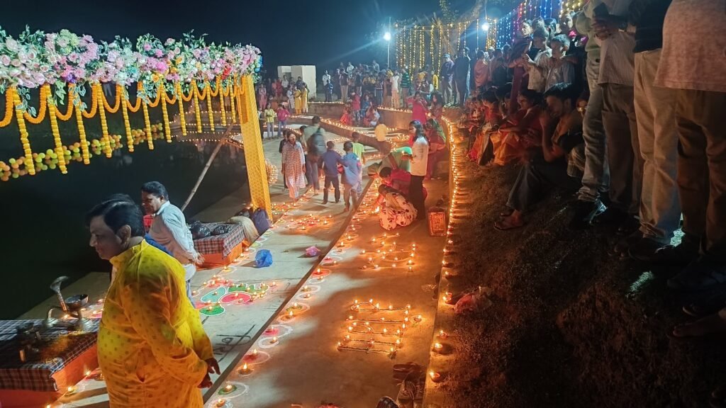 गोमिया में कार्तिक पूर्णिमा व देव दीपावली पर मां गंगा आरती का आयोजन