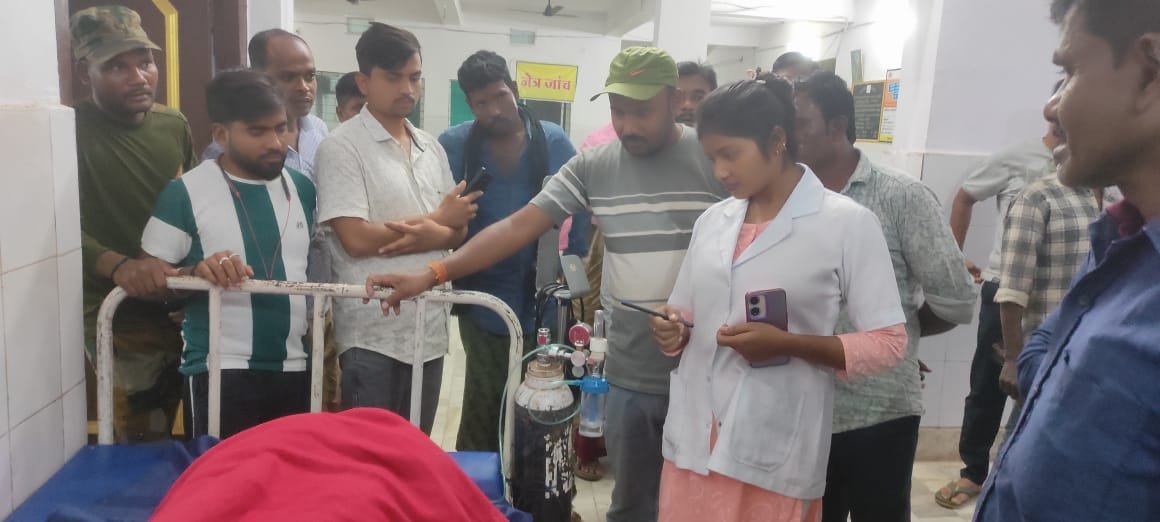 राजमहल:गंगा में बह रहे व्यक्ति को मछुआरों ने बचाया राजमहल:गंगा में बह रहे व्यक्ति को मछुआरों ने बचाया