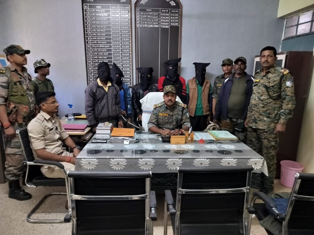 सामूहिक दुष्कर्म के पांच आरोपी को घाघरा पुलिस ने भेजा जेल सामूहिक दुष्कर्म के पांच आरोपी को घाघरा पुलिस ने भेजा जेल