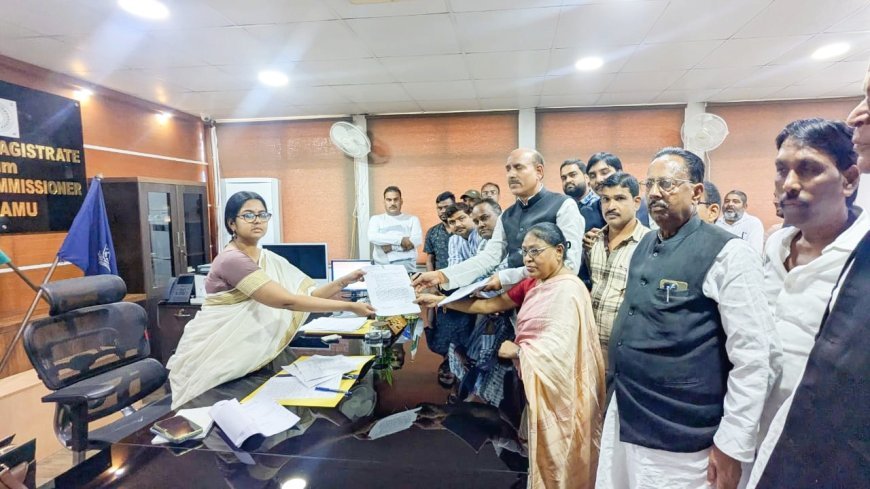 हम पार्टी जिलाध्यक्ष आशुतोष तिवारी की गिरफ्तारी पर सियासी बवाल, कांग्रेस नेताओं ने की निष्पक्ष जांच की मांग हम पार्टी जिलाध्यक्ष आशुतोष तिवारी की गिरफ्तारी पर सियासी बवाल, कांग्रेस नेताओं ने की निष्पक्ष जांच की मांग