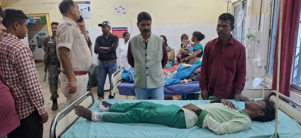 चंदवा:अनियंत्रित वाहन की चपेट में आने से नाबालिग छात्र गंभीर रूप से घायल चंदवा:अनियंत्रित वाहन की चपेट में आने से नाबालिग छात्र गंभीर रूप से घायल