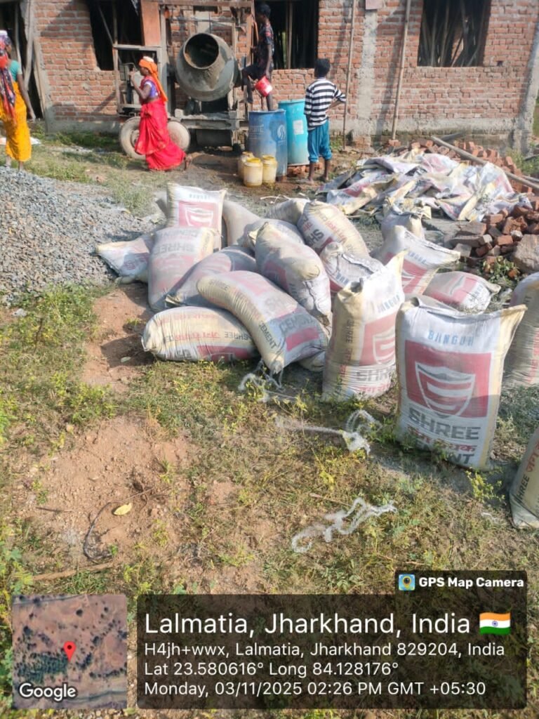 मायापुर पंचायत के जामुनताड़ में घटिया मटेरियल से हो रही ढलाई,गुणवत्ता पर उठे सवाल मायापुर पंचायत के जामुनताड़ में घटिया मटेरियल से हो रही ढलाई,गुणवत्ता पर उठे सवाल