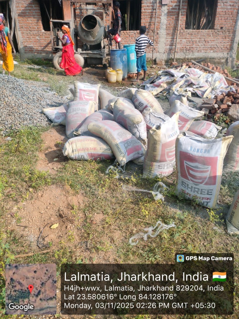 मायापुर पंचायत के जामुनताड़ में घटिया मटेरियल से हो रही ढलाई,गुणवत्ता पर उठे सवाल मायापुर पंचायत के जामुनताड़ में घटिया मटेरियल से हो रही ढलाई,गुणवत्ता पर उठे सवाल