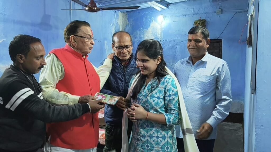 स्वांग वन सी की श्वेता कुमारी ने सीए की परीक्षा में सफलता हासिल कर क्षेत्र का नाम रौशन किया :माधव लाल सिंह स्वांग वन सी की श्वेता कुमारी ने सीए की परीक्षा में सफलता हासिल कर क्षेत्र का नाम रौशन किया :माधव लाल सिंह