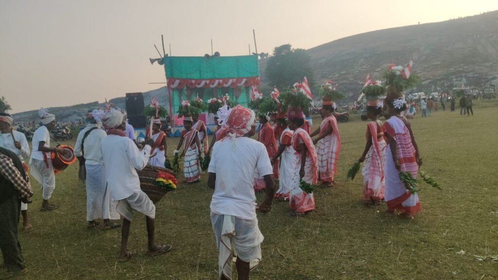 नौनी गांव में पांचों पांडव मेला का हुआ भव्य आयोजन,सांस्कृतिक परंपरा की झलक देख झूमे लोग नौनी गांव में पांचों पांडव मेला का हुआ भव्य आयोजन,सांस्कृतिक परंपरा की झलक देख झूमे लोग