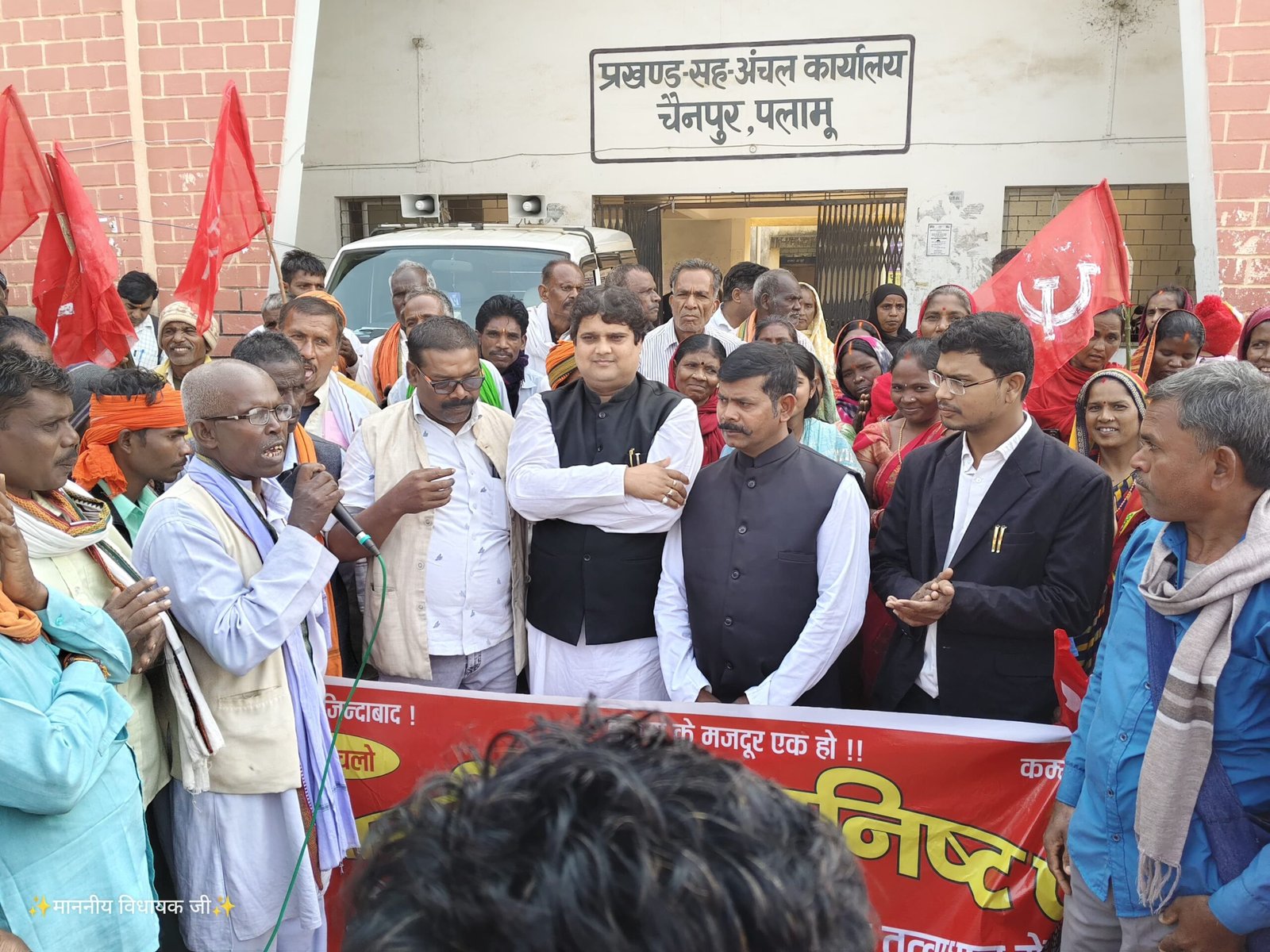 चैनपुर प्रखंड सह अंचल कार्यालय में भ्रष्टाचार एवं 'बिजोलिया गिरी' हावी : रूचिर तिवारी