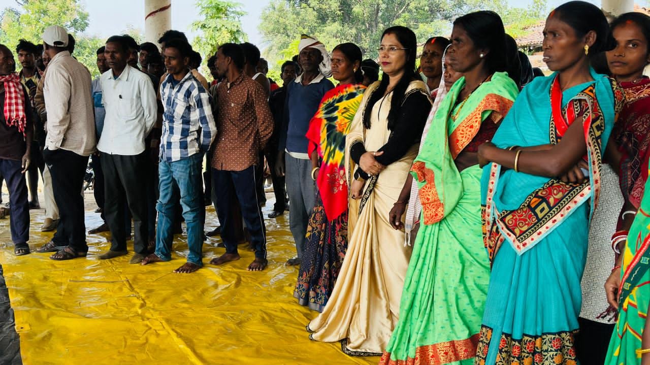 रजवार कोल ब्लॉक में फर्जी जनसुनवाई और ग्रामसभा का आरोप:किसानों को बेदखली की साजिश, जिला परिषद उपाध्यक्ष अनीता देवी ने दी आंदोलन की चेतावनी रजवार कोल ब्लॉक में फर्जी जनसुनवाई और ग्रामसभा का आरोप:किसानों को बेदखली की साजिश, जिला परिषद उपाध्यक्ष अनीता देवी ने दी आंदोलन की चेतावनी